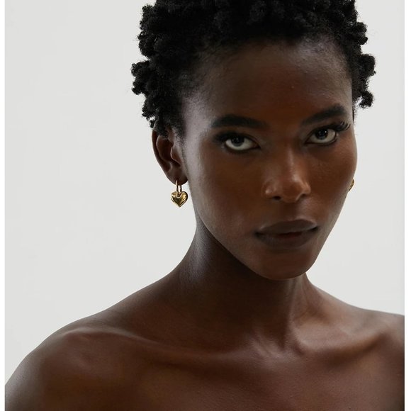 NEW 18K Gold Plated Heart Hoop Earrings - Picture 5 of 7